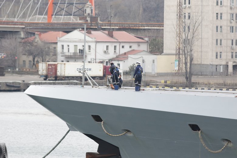 До Одеси прибув французький військовий фрегат Auvergne 04