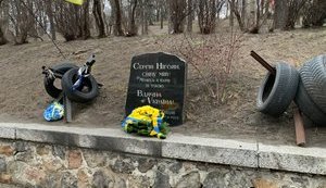 В память о героях Небесной Сотни Нигояне и Жизневском были возложены цветы к местам их гибели, - ОП. ФОТО