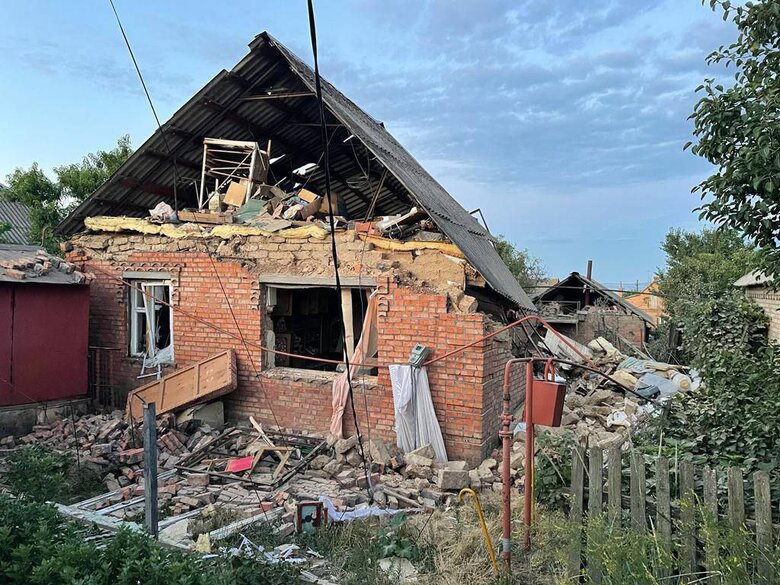 Россияне обстреляли из Градов жилой квартал в Никополе, есть погибшие и раненые, - Резниченко 01