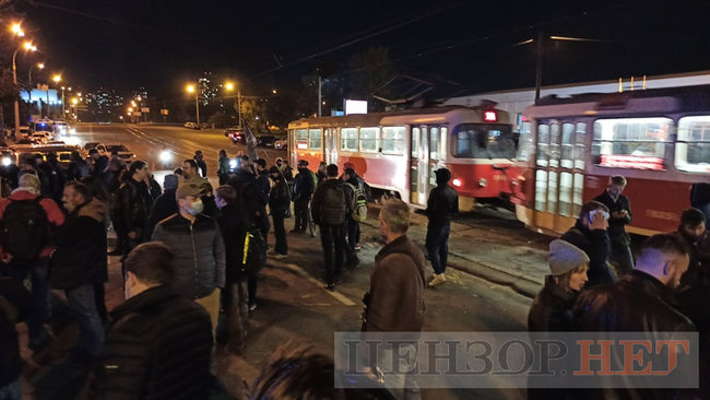 Под Шевченковским судом - столкновения с полицией 28