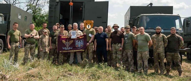 Бригади ДШВ отримали пересувні авторемонтні майстерні, лазне-пральні комплекси, вантажівки DAF та шини для Хамві 01