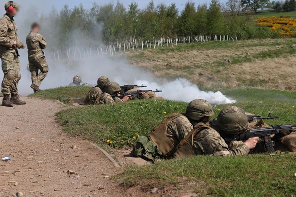 Українські військові відпрацьовують ведення вогню на навчаннях у Великій Британії, - Генштаб 01