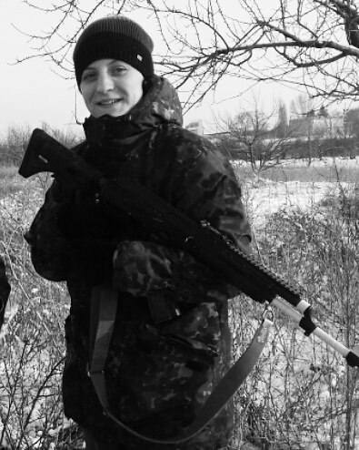 Доброволець із Росії Юлія Толопа, яка воювала на Донбасі з 2014 року, повинна виїхати в РФ на вимогу Держміграції 01