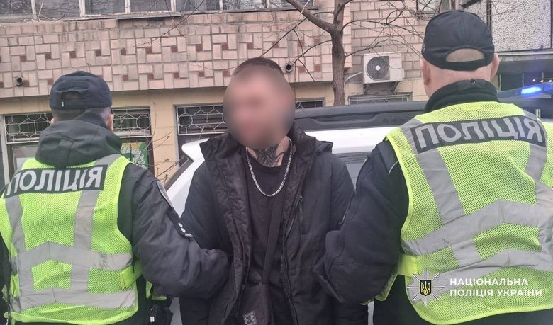 Стрілянина у Чернігові: чоловік стріляв із стартового пістолета