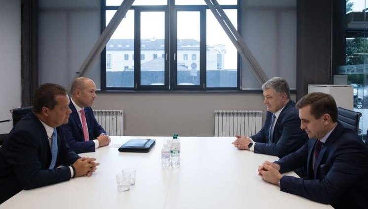 Украинцы за границей будут пристально наблюдать за процессами в нашей стране, - Порошенко провел встречу с лидерами организаций диаспоры Гродом и Футеем. ФОТО