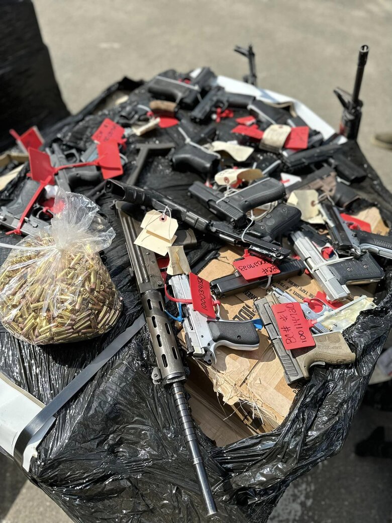 Поліція Маямі передала Україні 101 одиницю конфіскованої в США стрілецької зброї, - нардеп Заблоцький 02