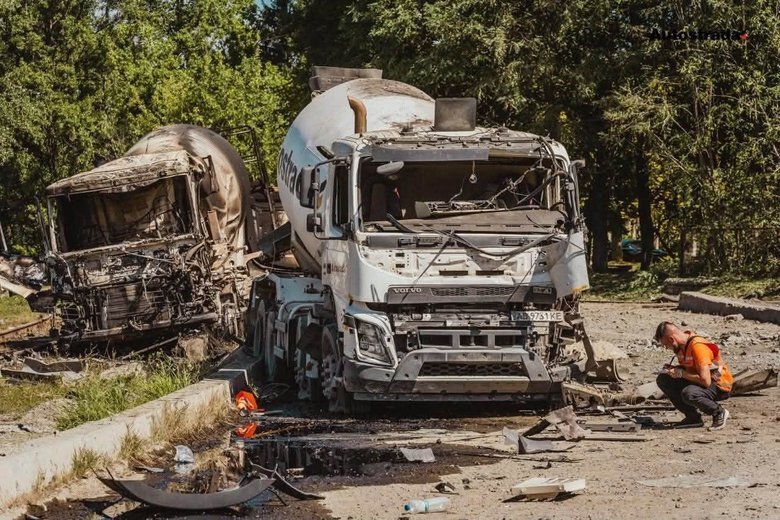 Дві ракети РФ влучили по базі компанії "Автострада" у Києві