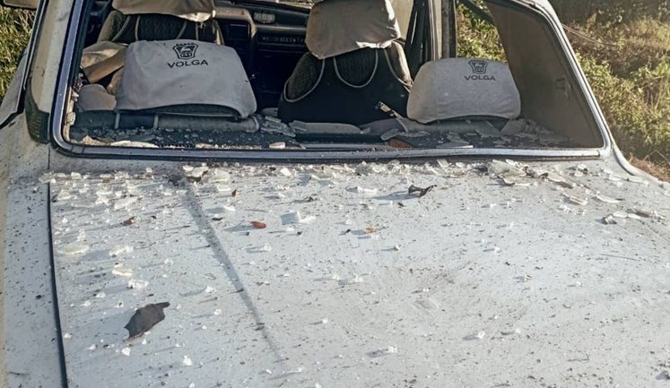 Ворожий дрон атакував автомобіль на Сумщині: поранено чоловіка