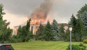 Здание Благовещенской РГА на Кировоградщине сгорело от удара молнии. ФОТО