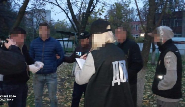 Следователь Нацполиции задержан на взятке 3 тыс. долл. на Херсонщине, - ГБР. ФОТО