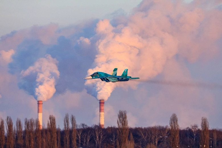 Російська ударна авіація розпочала маневри біля кордонів з Україною 05