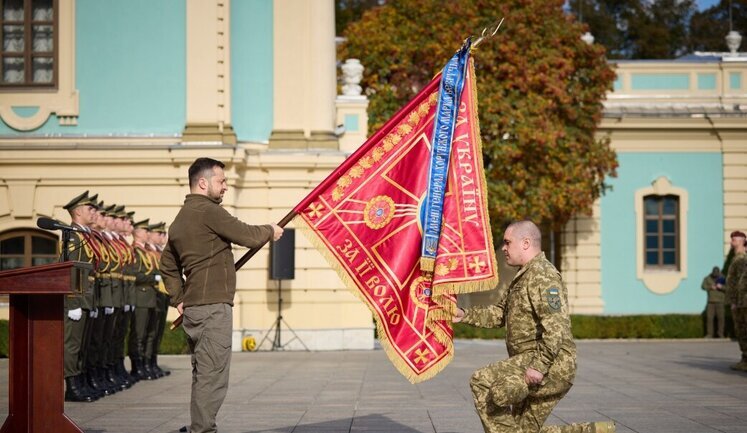 Зеленский вручил ордена "Золотая Звезда", награды "Крест боевых заслуг" и присвоил почетные наименования воинским частям. ФОТОрепортаж