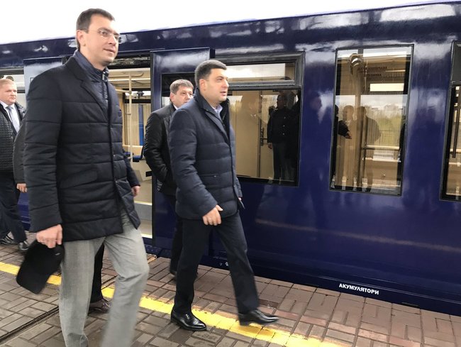 Швидко, без заторів, всього за 35 хвилин і 80 гривень, - Гройсман протестував залізничний експрес Київ-аеропорт Бориспіль 01