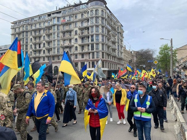 Річниця трагедії в Одесі: на Соборній площі відбувається марш патріотів 09
