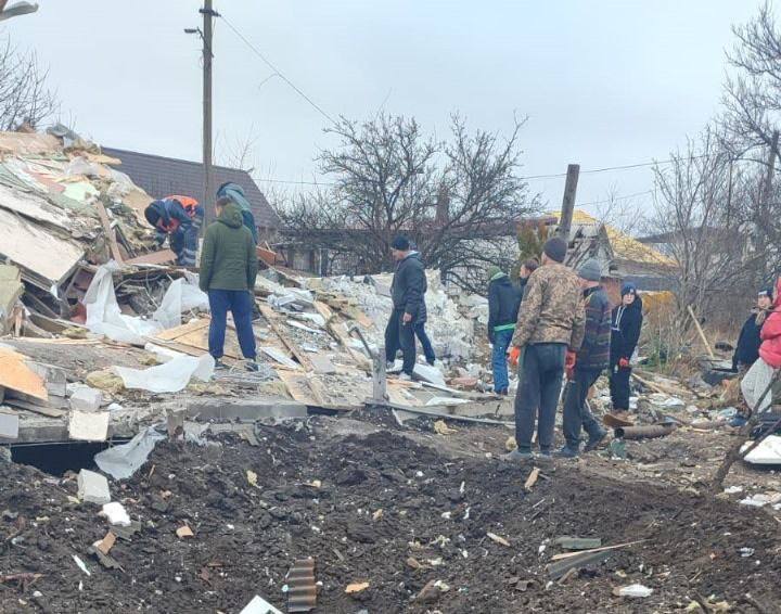 Уламки збитої біля Дніпра ракети зруйнували один і пошкодили 16 будинків, - ОВА 03
