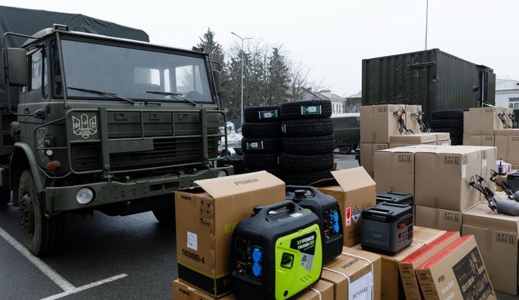 Воинам передали партию помощи на 40 млн грн: грузовик, РЭБы, сотни FPV и генераторы