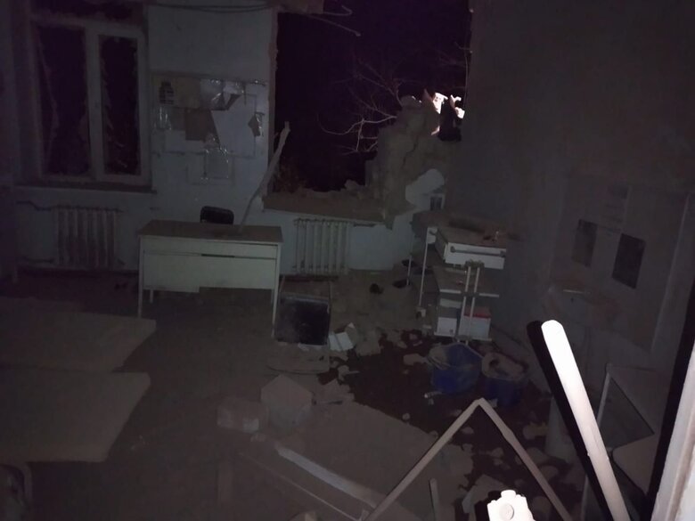 Ночью россияне обстреляли Торецк: повреждены больница, жилые дома и гаражи, - ОВА 08 Ночью россияне обстреляли Торецк: повреждены больница, жилые дома и гаражи, - ОВА 08