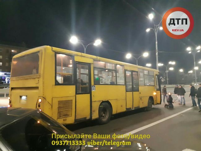 Маршрутка збила пішоходів у Києві, 3 особи госпіталізовано 01