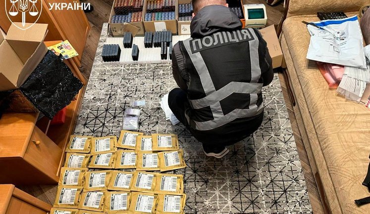 В Україні викрито збут наркотиків у вейпах - вилучено продукції на 17,4 мільйона гривень. ФОТОрепортаж