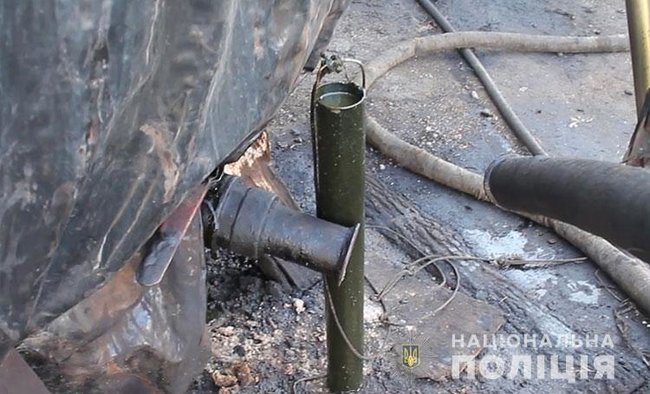 Поліція припинила діяльність незаконного нафтопереробного заводу на Дніпропетровщині 01