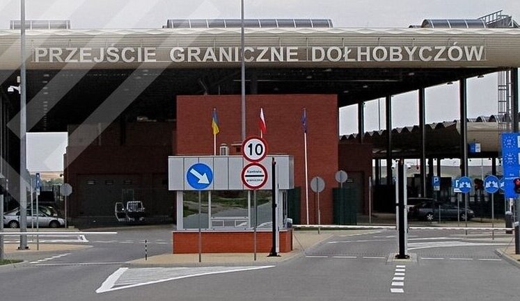 Один із пунктів пропуску на кордоні з Польщею призупинив роботу через технічний збій
