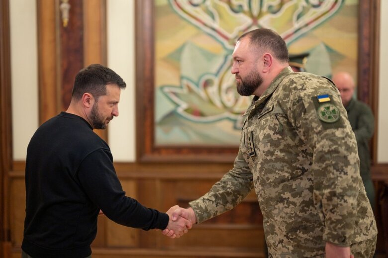 Зеленський вручив генеральські погони військовим і правоохоронцям 05