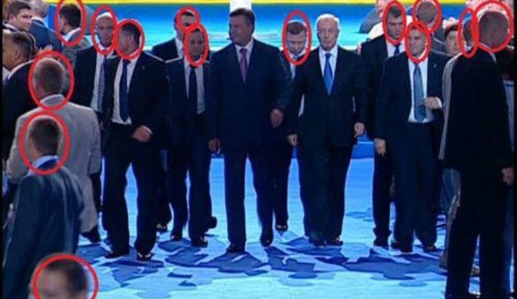 Страшно даже Януковичу: от кого охраняли Президента на съезде ПР?