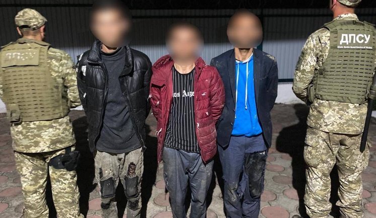 Вночі прикордонники затримали десятьох "мандрівників" на Закарпатті, - ДПСУ. ФОТОрепортаж