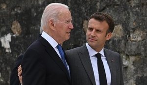 Байден и Макрон обсудили наращивание войск РФ на границе с Украиной