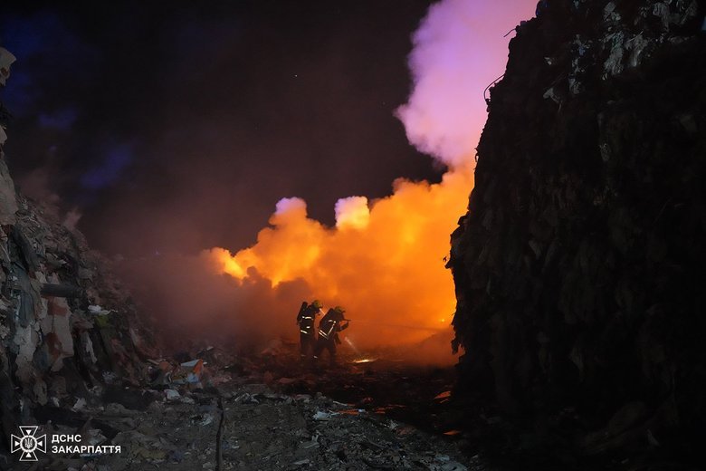 Сміттєвий полігон палає на Закарпатті: що відомо?