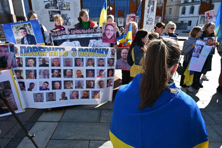 У Києві відбулася акція на підтримку цивільних жертв насильницьких зникнень 11
