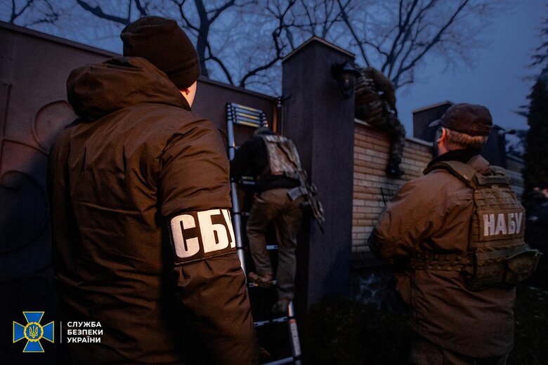 Обшуки у Пашинського