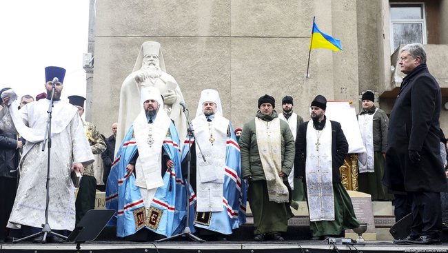 Памятник митрополиту УАПЦ Липкивскому при участии Порошенко, Епифания и митрополита УПЦ МП Софрония открыли в Черкассах 02
