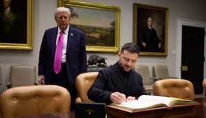 Трамп призвал Зеленского принять условия Путина, иначе Россия "уничтожит" Украину, - FT