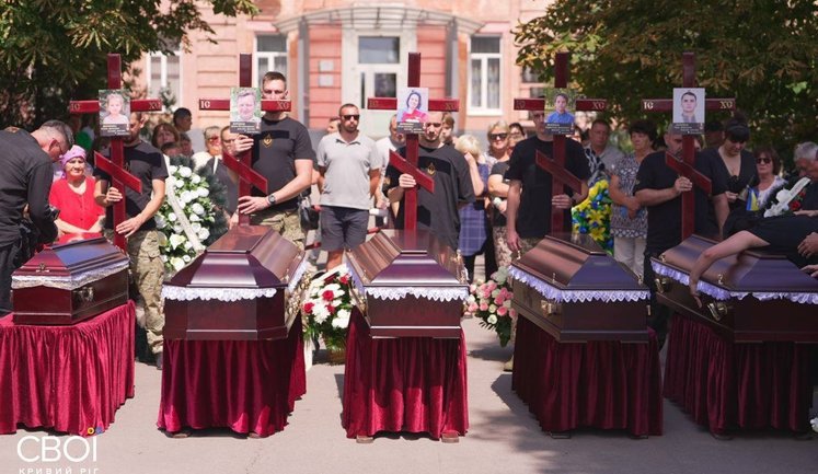 Russian ballistic missile strike on Radushne: the Voronov family, with their many children, were laid to rest in Kryvyi Rih. PHOTOS