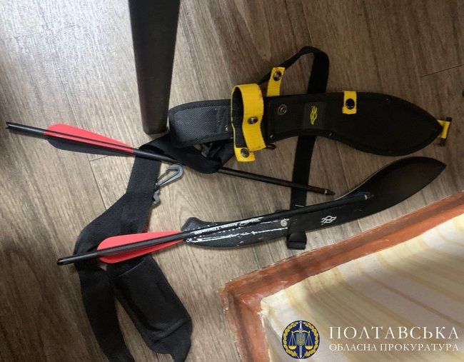 З арбалета по вчителях стріляла колишня учениця, - прокуратура 01