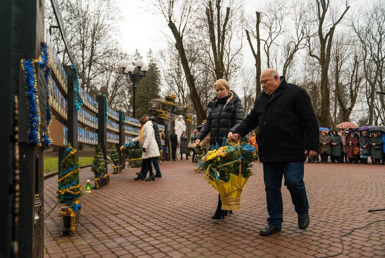 Дзвін Пам’яті загиблих воїнів відкрили в Івано-Франківську 03