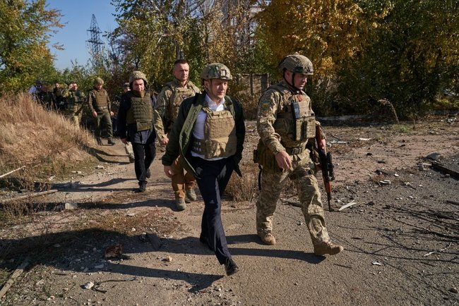 Зеленский побывал на передовой 03