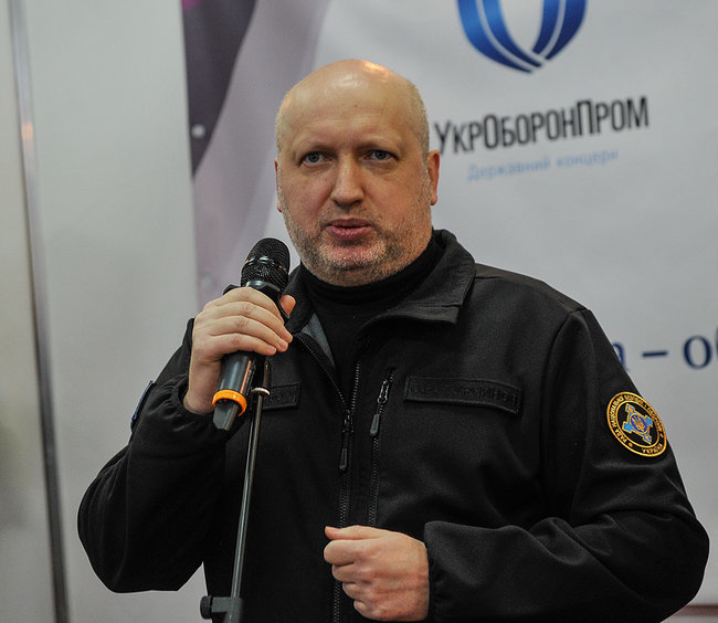 Турчинов открыл выставку-презентацию научно-технических разработок Наука - обороне и безопасности государства 01