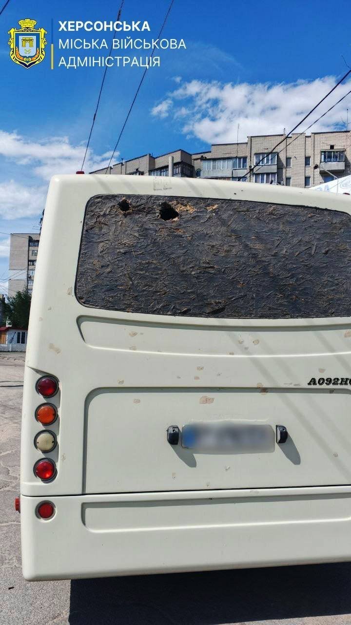 Удары по транспорту в Херсоне