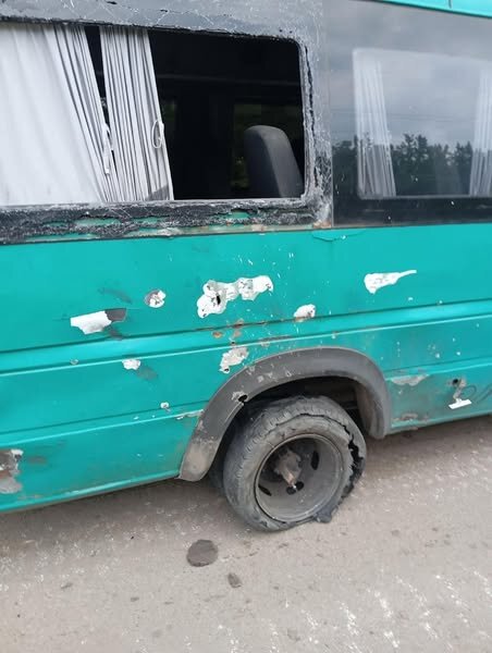 Россияне сбросили с дрона взрывчатку на эвакуационный автобус