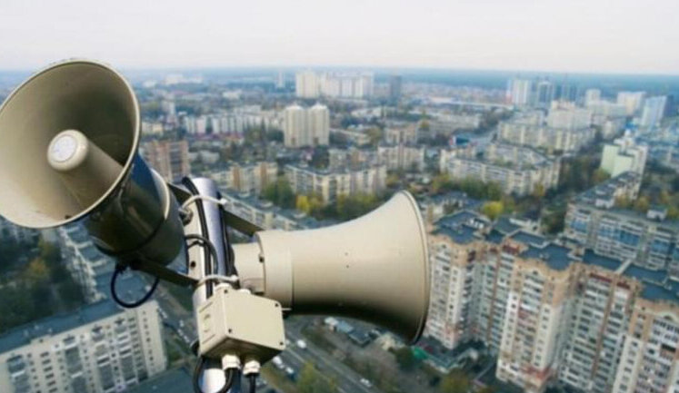 Простої до 50% робочого часу: Бізнес закликав уряд змінити систему оповіщення повітряних тривог