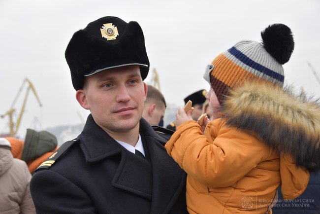 В Одессе 45 курсантов Института ВМС Украины получили офицерские погоны и кортики 18