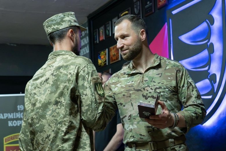 Хмара відвідав командні пункти СБС, 3-го та 19-го армійських корпусів і "Азову"