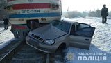 "Ланос" потрапив під електричку на залізничному переїзді на Харківщині, водій загинув, - Нацполіція. ФОТО