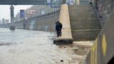 В столице затапливает набережную Днепра. ФОТО