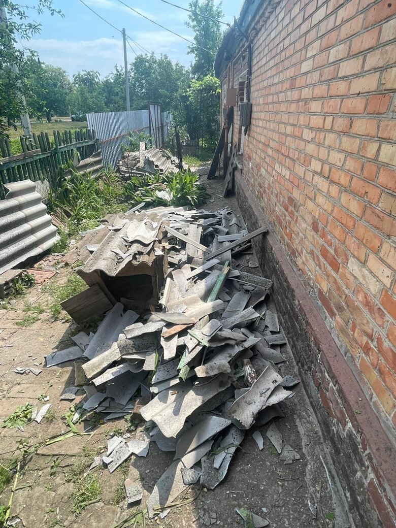 Наслідки нічного обстрілу Нікополя 01