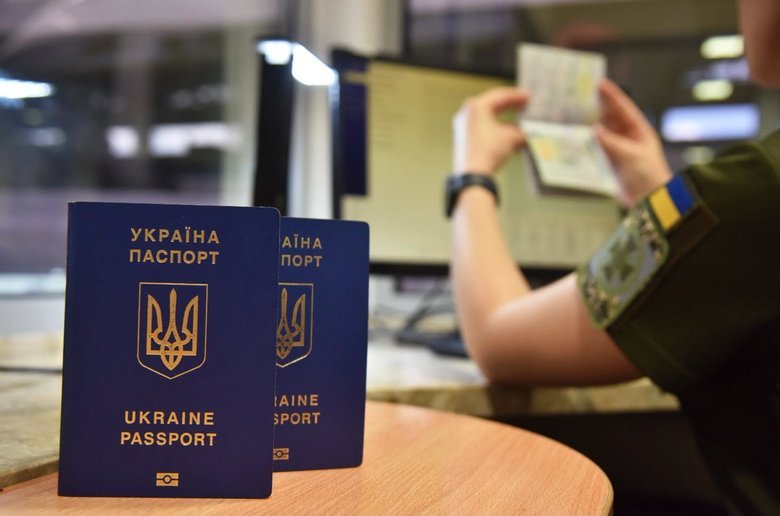 У пункті пропуску "Краківець" чоловік запропонував хабар прикордоннику за незаконний виїзд з України