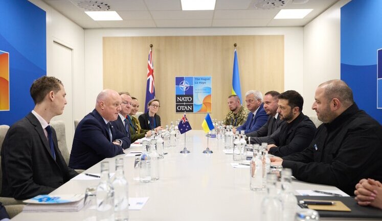 Зеленський обговорив із прем’єром Нової Зеландії Лаксоном інвестиції в український ВПК та санкції проти РФ