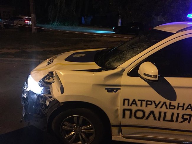 Патрульный автомобиль в Черновцах ночью сбил насмерть пешехода 07
